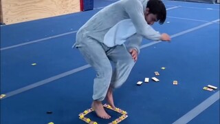 تحدي القفزة الخلفية في مكانه، يجب أن يكون الهبوط مستقرًا