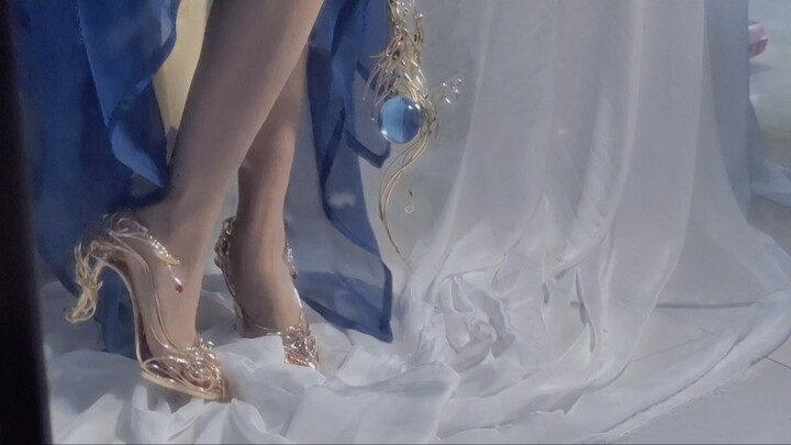 รองเท้าส้นสูงคู่นี้ล้างแล้วล้างอีกจนน้ำซัดไปหลายรอบเลย! แต่ฉันว่ามันสวยจริงๆ นะ!!!