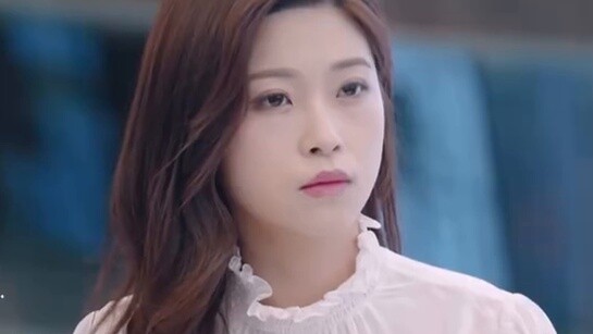 Lưu Lộ, chị gái duy nhất của tôi, ngày mai chị sẽ ngồi ở bàn chính.