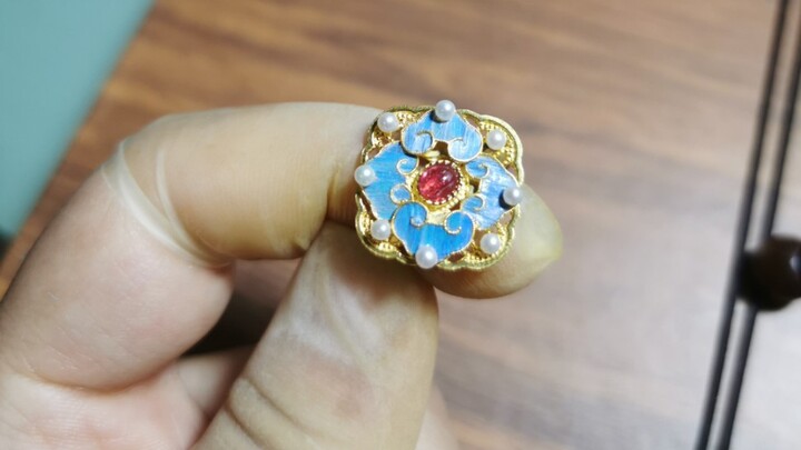 Nguyệt Cửu: “Này này, xem đi xem đi! Chim vẹt nhà chúng tôi mới bắt, mới nướng, tươi rói luôn!”   Tr