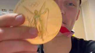 再次感谢大家的支持🙏我的中文还有很多空间能进步 #羽毛球##安赛龙##东京奥运会#