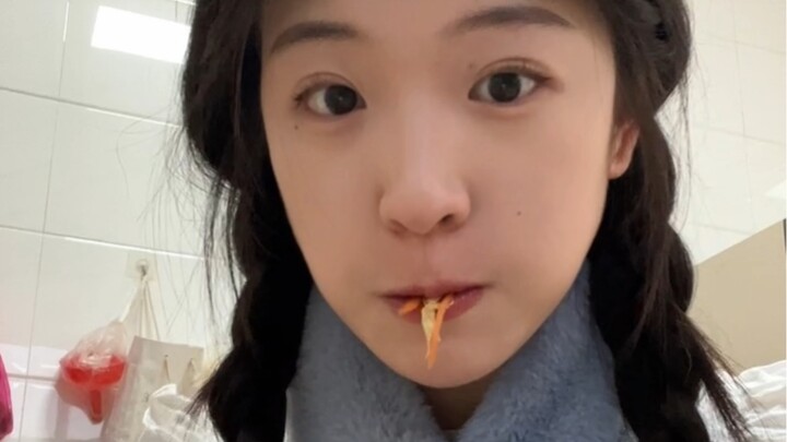 Có ăn bánh rán không? Một ngày ăn bốn bữa.