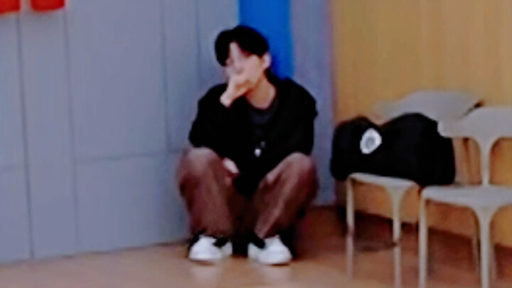 “Dust in the Fireworks” – Hu Xia’s Focus Studio Version