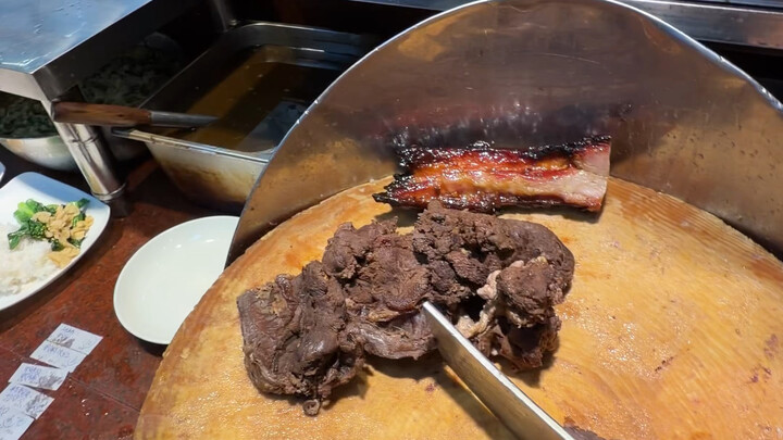 Four people ordered for 280 yuan—I was shocked at first, but then I heard they were from Shanghai, a