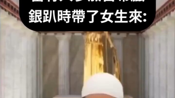 Cuma karena ketawa aja langsung diomeli si cewek kecil sebagai "makhluk rendahan" dalam meme yang ng