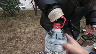 هل يجب بالضرورة الالتزام بكتابة الملاحظات للعاملين في توصيل الطلبات؟ هل هذا واجب أم مسؤولية؟ لماذا ي