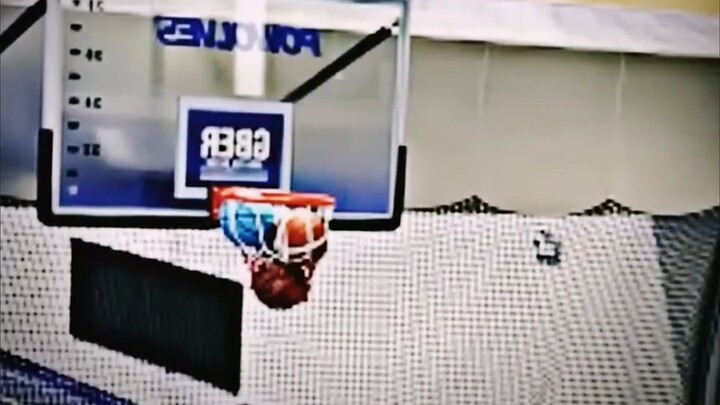 Bóng rổ: Xin lỗi nhé, lần này tôi muốn thể hiện một chút.