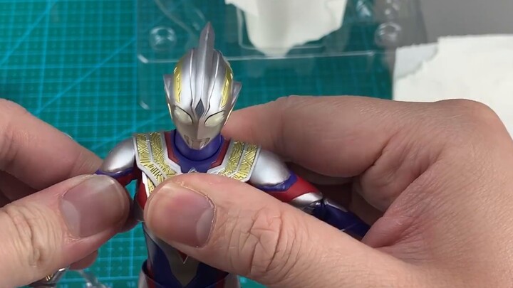 Miễn phí giúp đỡ nhóm bạn sửa chữa đồ chơi vào ngày 17. Đại tu một chiếc Bandai SHF Ultraman Zero Vi