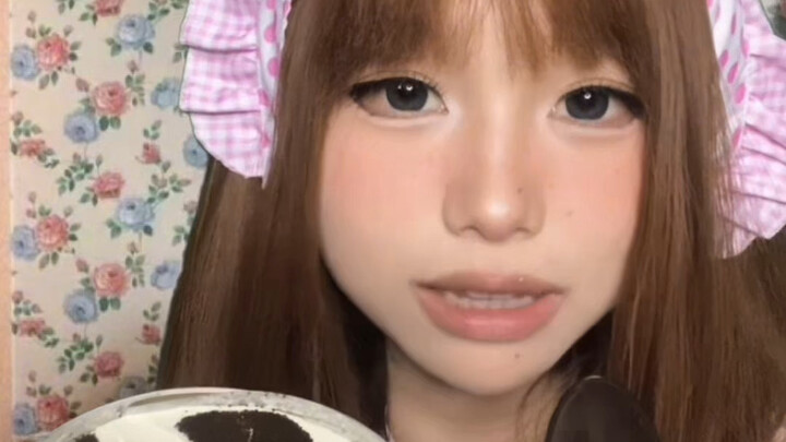 [ASMR] I feel kind of awkward watching this ASMR performance