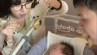الطفل: إذا فقدت منزلك، يمكنك إعادة بنائه، ولكنك لا تستطيع إعادة بناء المنزل الذي بنيته أنت وزوجتك.