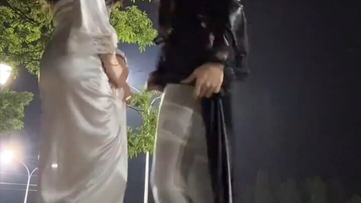 ما عاد في شغل 👉👈 ليش واقف بالشارع منتصف الليل؟