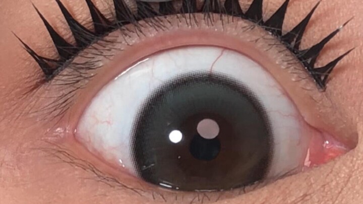 If you have hooded double eyelids, you *have* to apply your eye makeup this way!! Did you know you c