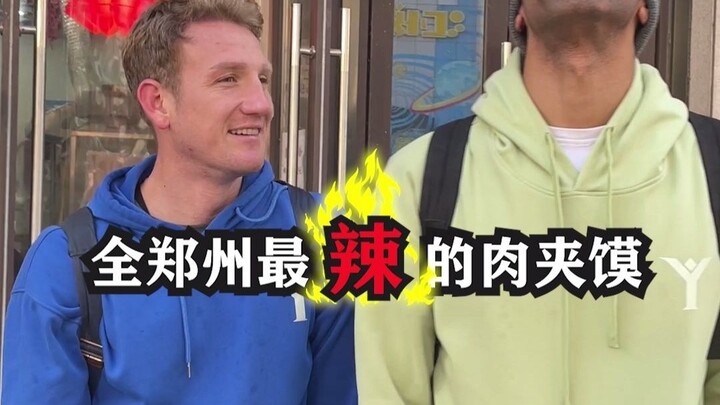 Super spicy meat‑filled baozi!!! The boss highly recommends it to foreigners, but the foreigner says