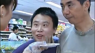 “两人因为没钱疯狂试吃超市食品，把销售员都快吃急眼了”
