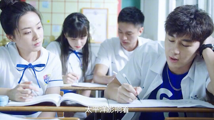 The back-row window seat is the king’s hometown; the back-row door-side seat is forever the god.