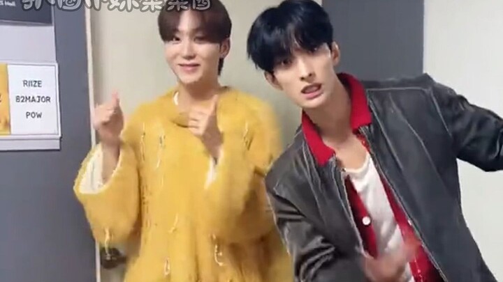 #SEVENTEEN They’ve already shown up at everyone’s doorstep, yet there’s not a single group shot—seri