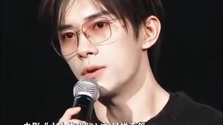 长长的路，小小的我，慢慢地走