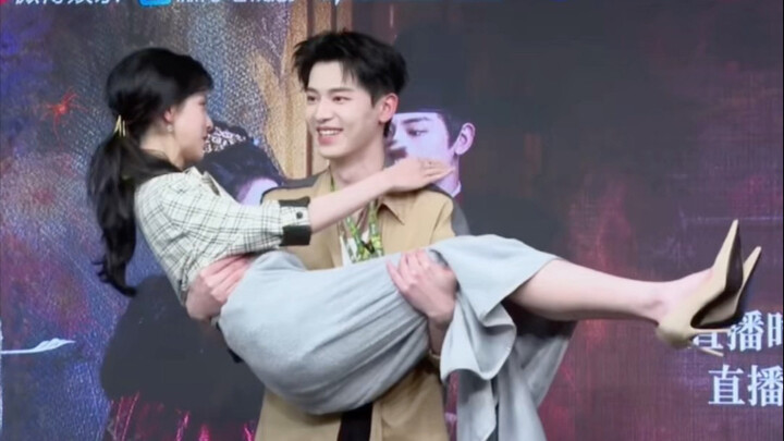 【Xin Yunlai picks up Chen Duling with zero frames】 He was mocked for being unable to lift Li Landi b