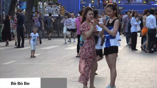Troll người lạ bằng cách đeo giày trẻ con #bobobo