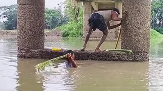 ลุงเล่นเกมตีตุ่น คุณฉลาดจริงๆ เลย สุดท้ายก็ลงน้ำไป 😊😊😊