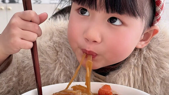 Nghỉ lễ rồi có thể ngày nào cũng cùng chị gái ăn cơm rồi