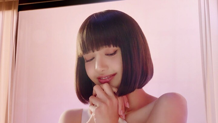 Iklan tetap yang dari Thailand, lihat saja betapa bersemangatnya Lisa.