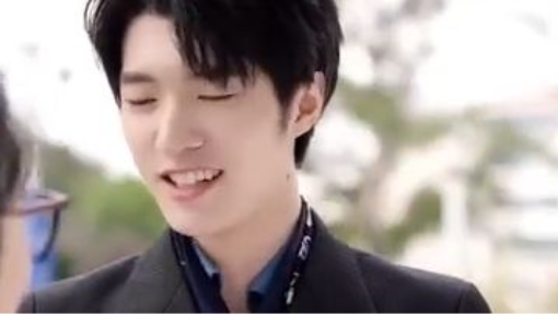มาจากบ้านนอกแต่งแทนพี่สาวเพื่อช่วยหมู่บ้านจากกลุ่มนายทุนกับหมาเศรษฐีที่ปลอมตัวเป็นยาม