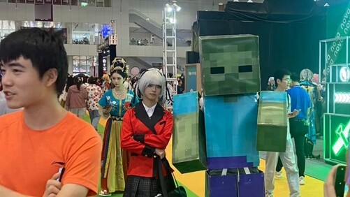 Reaching Earth OL-The Zombies of Comic Exhibition