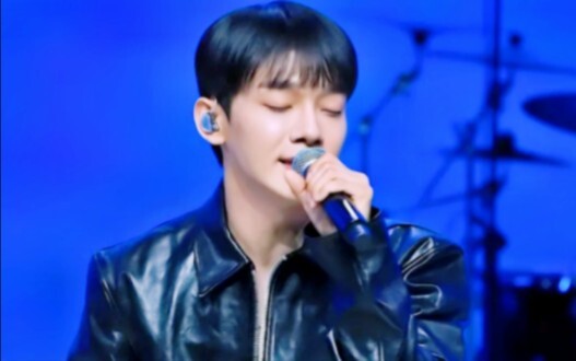 【Kim Jongdae】Ca khúc mới EMPTY – Lần đầu biểu diễn trực tiếp cùng ban nhạc, hát live hoàn toàn!