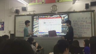 شابان يغنيان أغنية فرقة BTS - 【يوم الربيع】 في حصة اللغة الإنجليزية