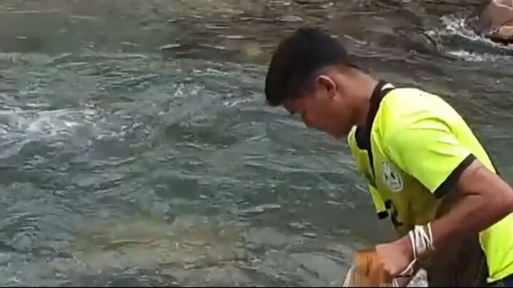 cast net fishing in Nepal |