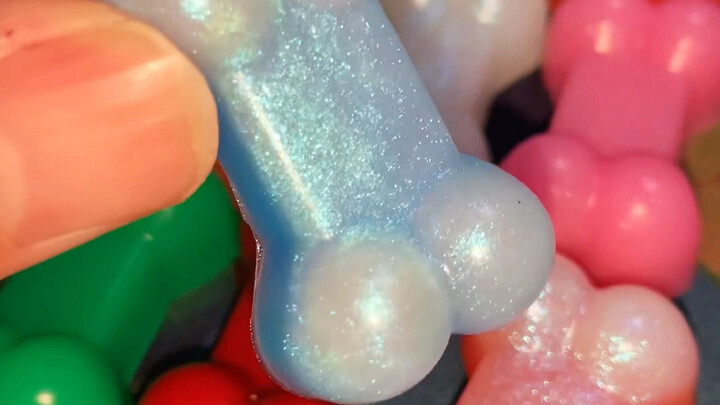 Tulang kecil berwarna merah muda