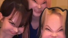While Ningning was having dinner with her parents, her sister's three live broadcast rooms revealed