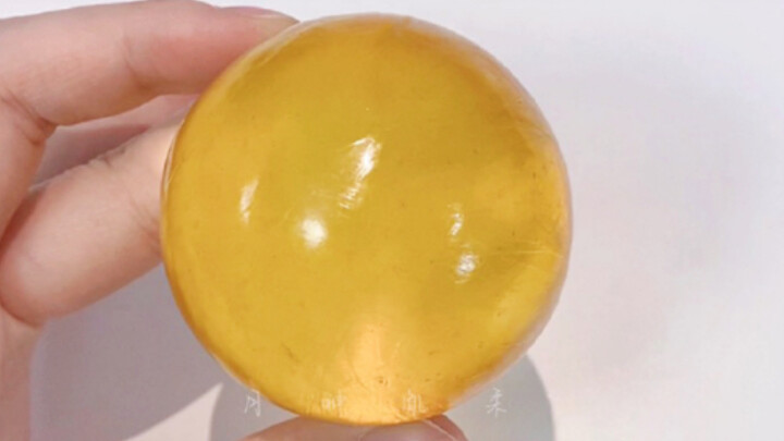 Cut a marshmallow.