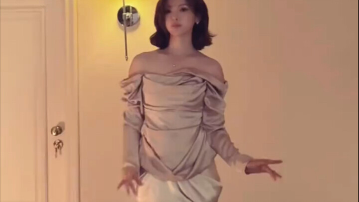 Đôi chân dài miên man của Dương Siêu Việt, khí chất này đúng chuẩn đẳng cấp “mẹ bỉm” luôn!