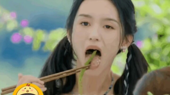 #周也 伸舌吃东西被网友批判了，说没有半点餐桌礼仪 #餐桌礼仪