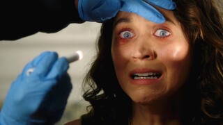 妹子离奇失明，叫来消防员，竟从眼睛里掏出几十条怪虫！《紧急救援911第4季03》