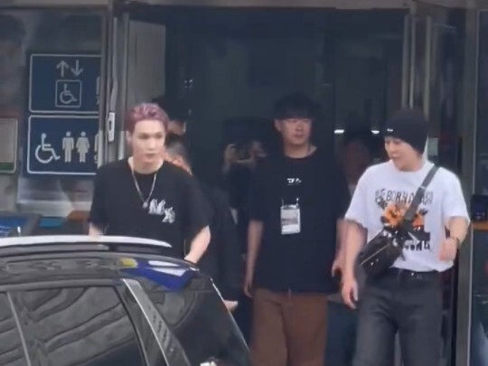 【EXO】Rare sight! After the concert, Lay and XIUMIN left the venue together!! 240623