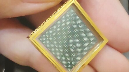 The only gold pendant in the entire internet made from a Kirin 9000 chip