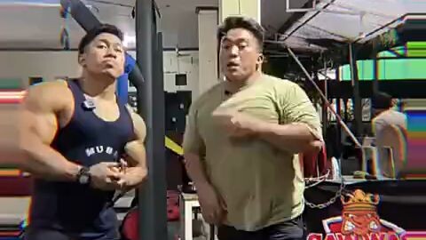 lagi adu otot💪 nih 😎