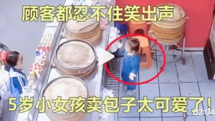 A 5-year-old girl selling steamed buns is so adorable that customers can’t help but burst into laugh