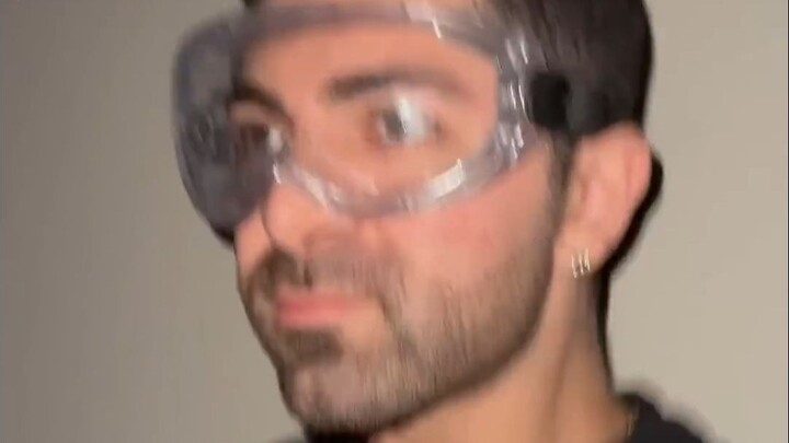 When the Titanic sank, the fish in the kitchen were like: