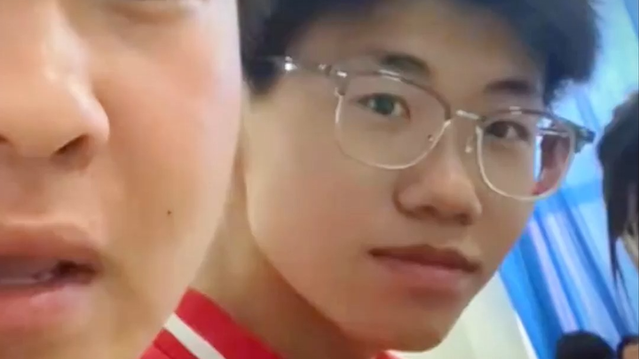 我们无法判断某个瞬间的价值直到它成为回忆，人无法同时拥有青春和对青春的感受