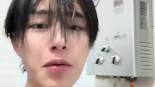 男生洗澡洗一半头很晕，一看排气管里面竟然有鸟巢，网友：安全隐患太大了