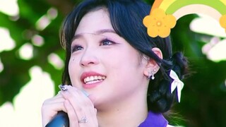 Vì tình yêu và ước mơ được đứng trên sân khấu cũng như sự ủng hộ và yêu thương của các bạn, tôi, một