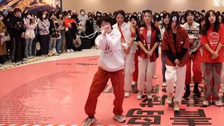 Second-tier fans are always the best! Is this the first time you've seen such a big cheer? The cold 