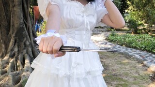 当女同学心血来潮说帮我拍她玩蝴蝶刀视频。。。