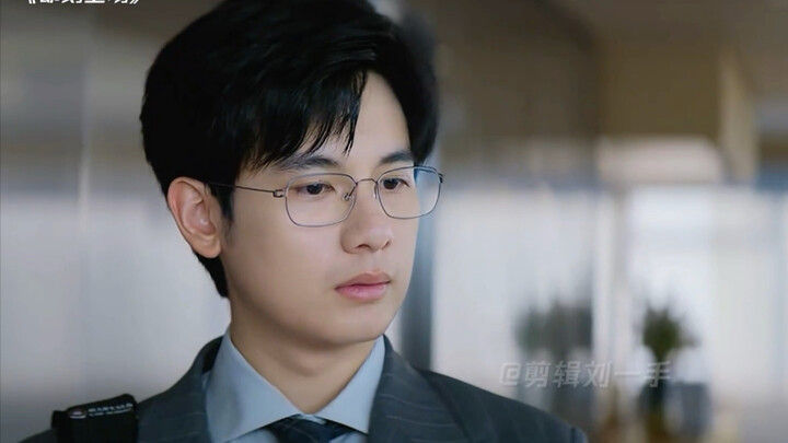 شارك المحامي المتدرب في المفاوضات، ولم يتوقع أبدًا أن يكون محامي الطرف الآخر هو والده الحقيقي!