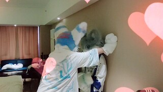 Whoa~ What are you doing? This, this isn't right, is it?