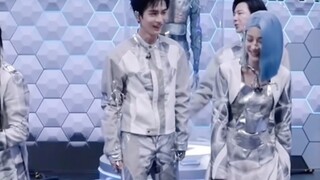 Feng He Ri Li l Zhang Ling He x Dili Reba Zhang Jiawei doesn't look like acting